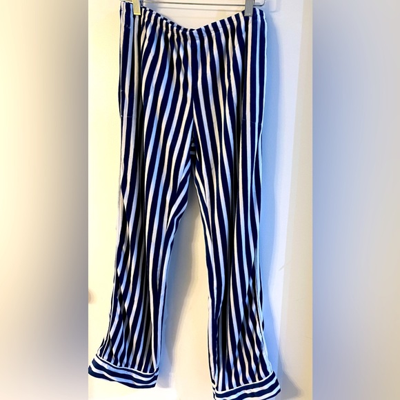 SIMPLY Vera Wang blue lounge pajamas size S, soft & comfy, excellent pre-loved - Picture 4 of 5